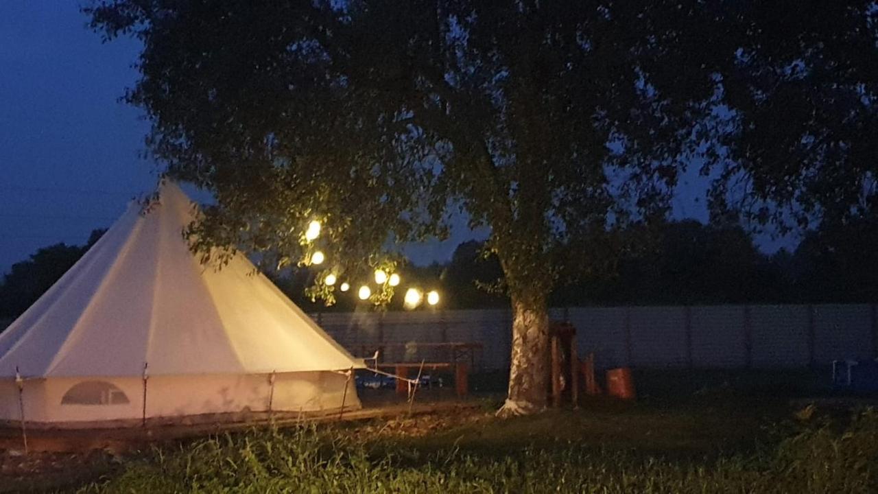 Belltent Savica Zagreb Buitenkant foto