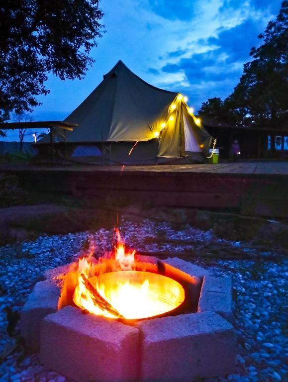 Belltent Savica Zagreb Buitenkant foto